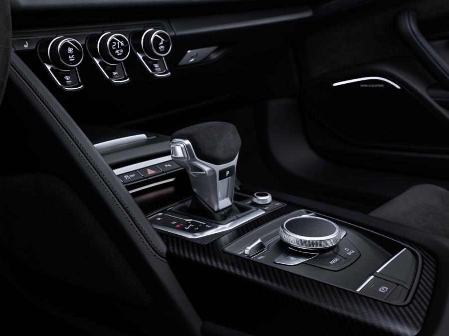 Детали интерьера Audi R8 V10 Performance 2019 года  (WW) (фото 3 из 43)
